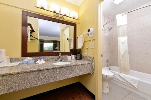 Americas Best Value Inn Winona image 10